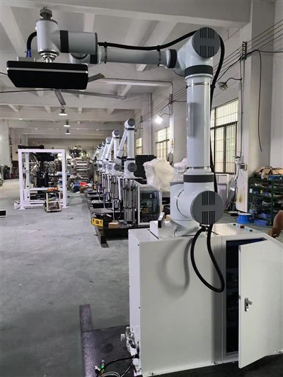 Cobot paletyzujący pieluchy dla dorosłych